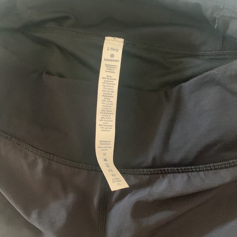 Womens mid-rise lined shorts